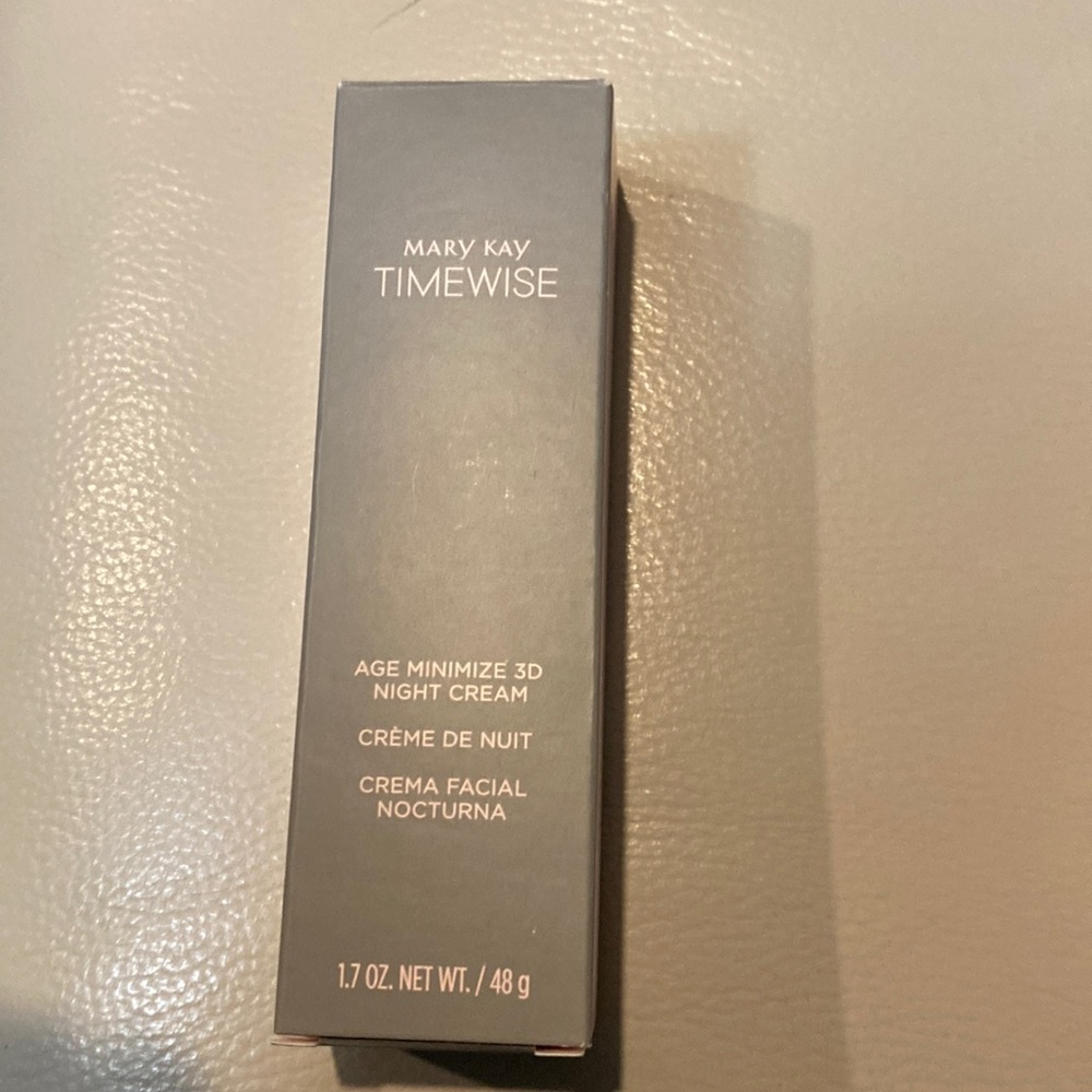 Age minimizing 3D night cream combination to oily skin